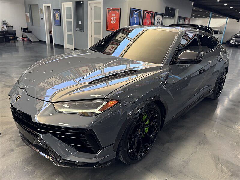 2024 LAMBORGHINI URUS