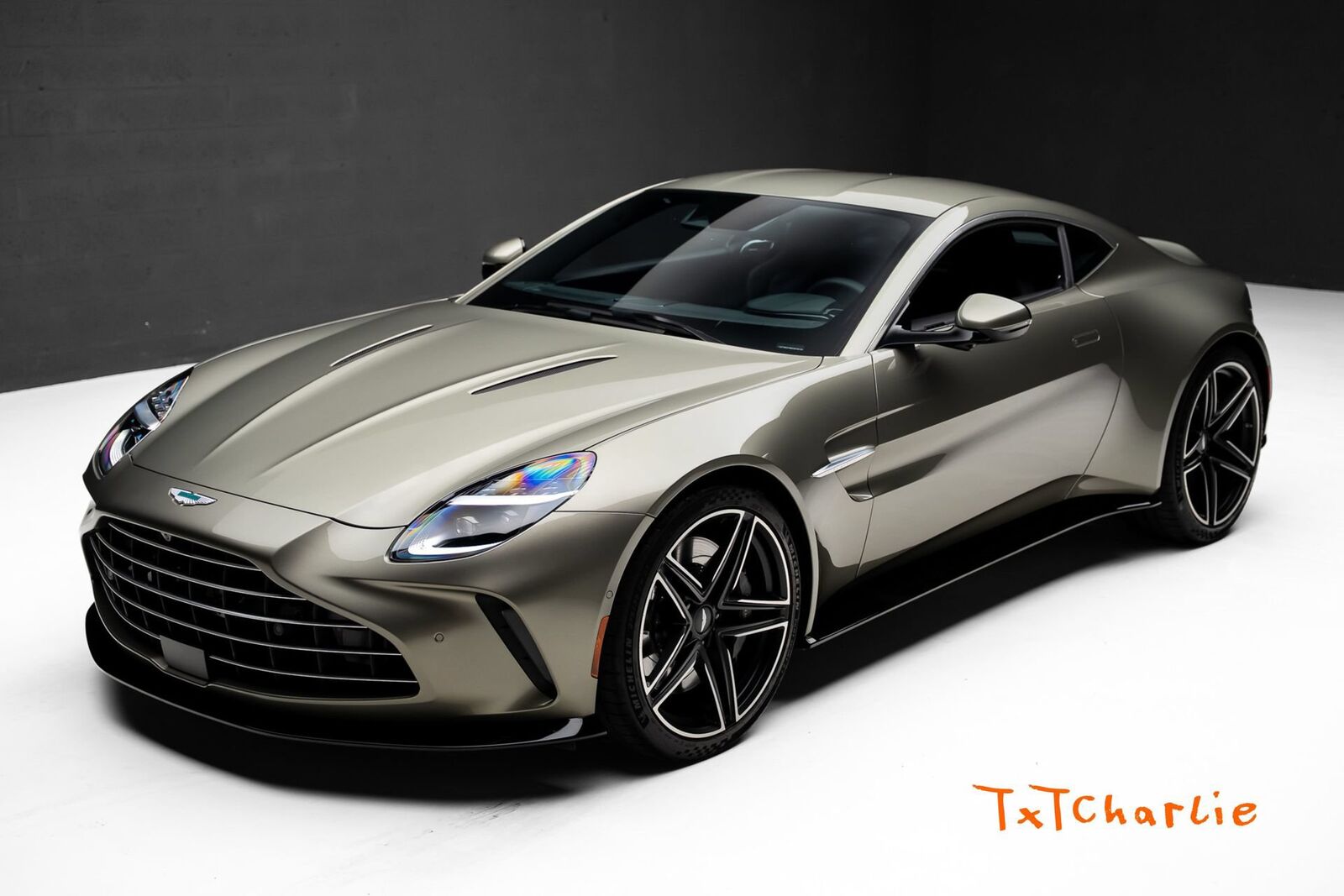 2025 ASTON MARTIN Vantage