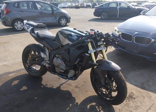 2004 HONDA CB