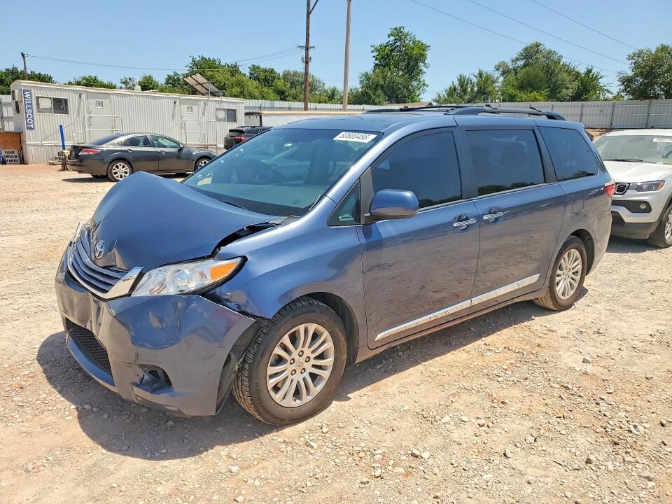 2017 TOYOTA Sienna
