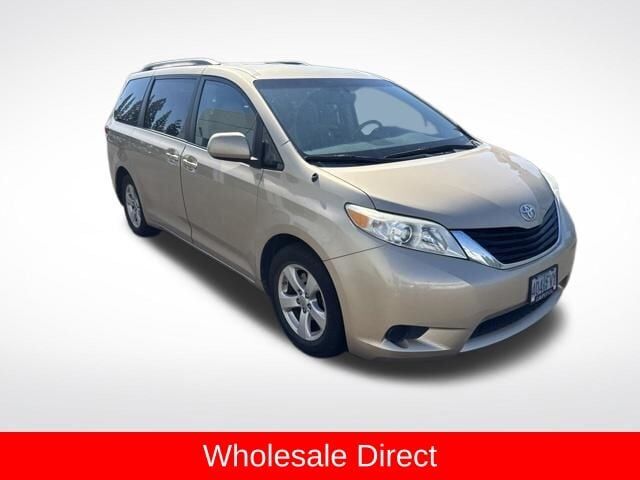2011 TOYOTA Sienna