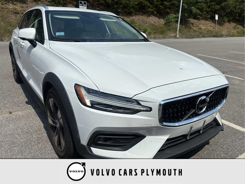 2021 VOLVO V60CC