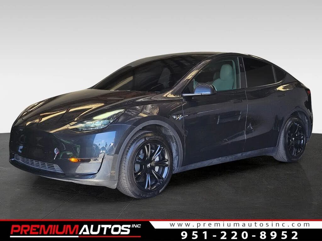 2025 TESLA Model Y