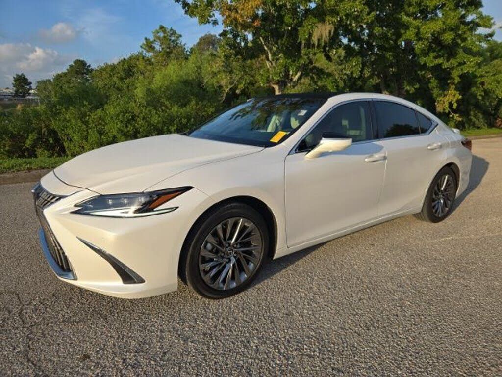 2024 LEXUS ES