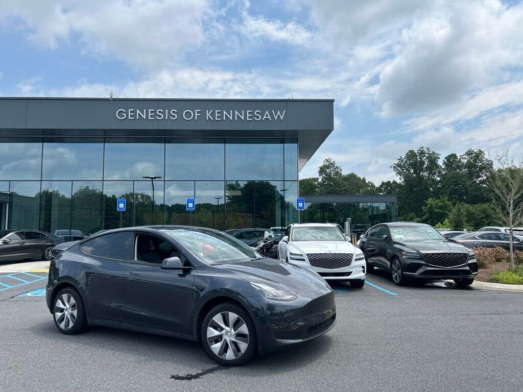 2024 TESLA Model Y