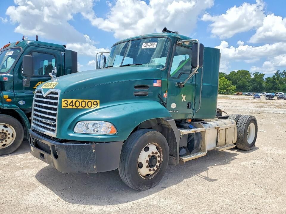 2015 MACK CXU