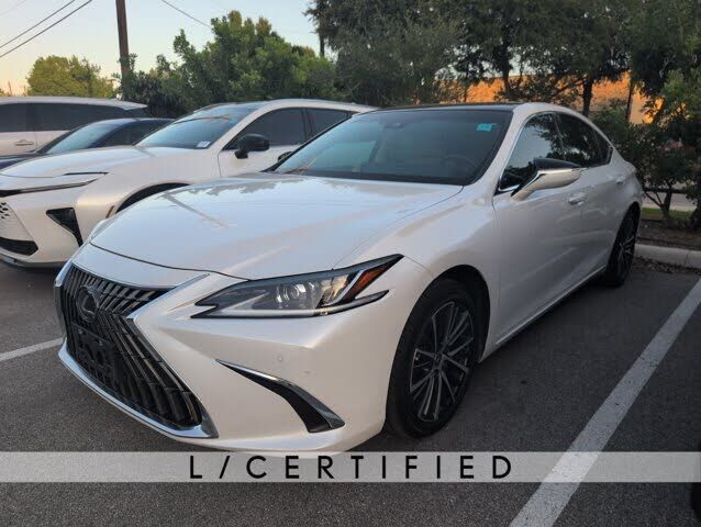 2025 LEXUS ES
