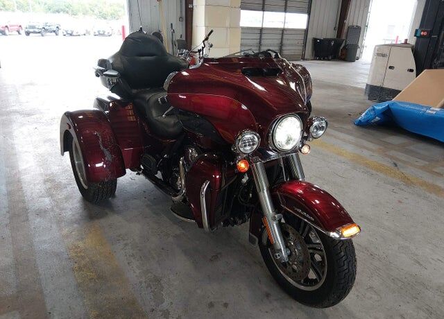 2016 HARLEY DAVIDSON FLHTCUTG / Tri Glide Ultra
