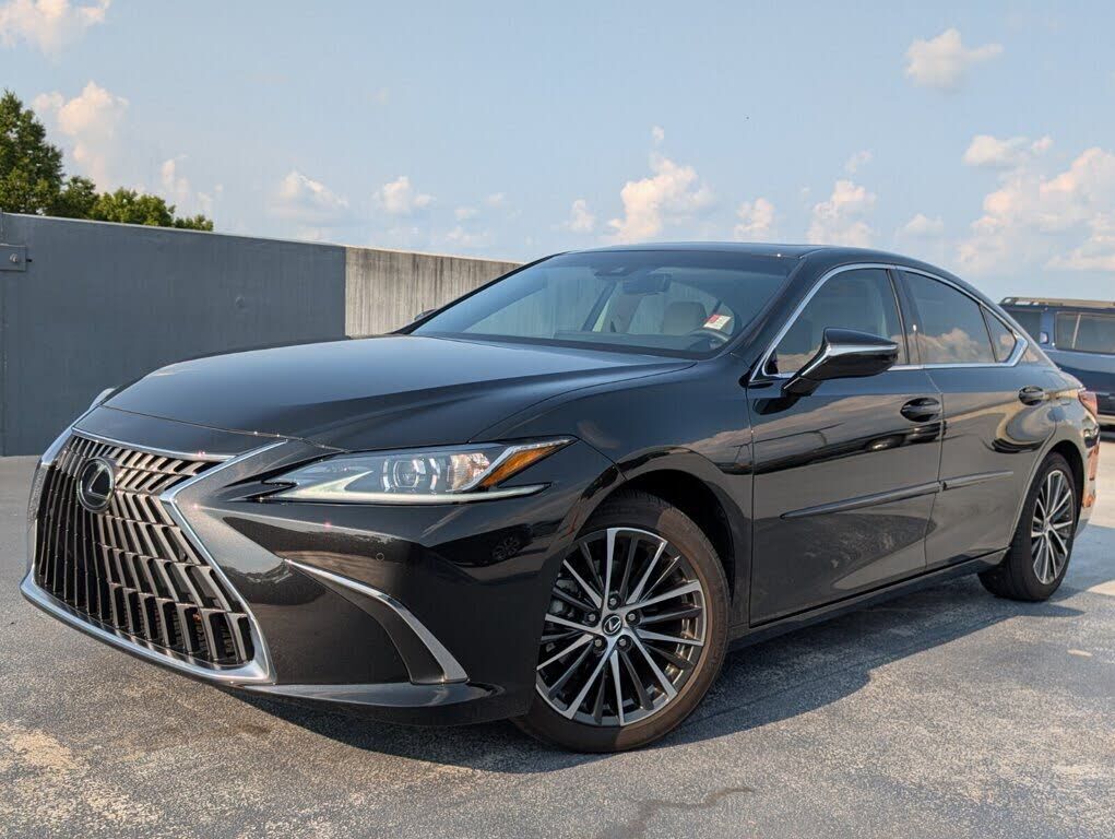 2025 LEXUS ES