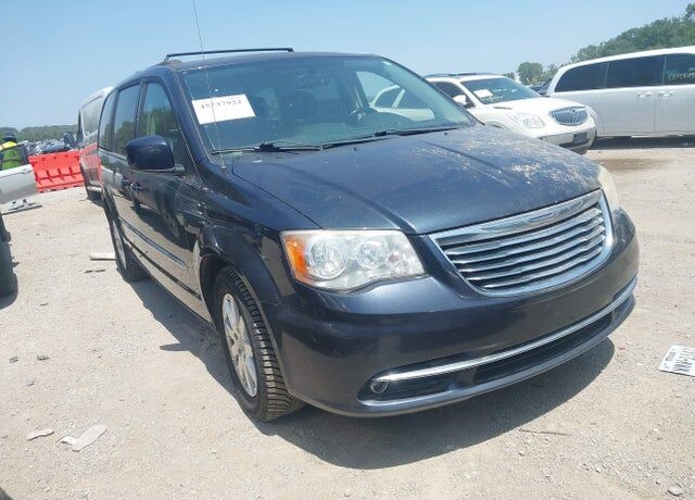 2014 CHRYSLER Town and Country