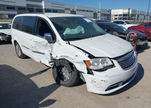 2015 CHRYSLER Town and Country