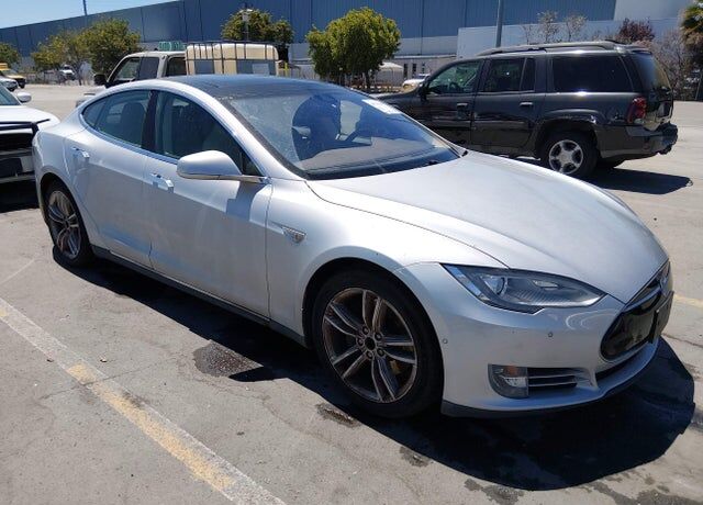 2015 TESLA Model S