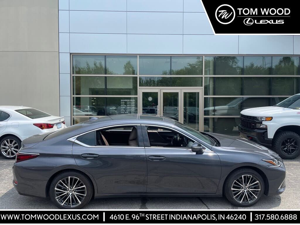 2025 LEXUS ES