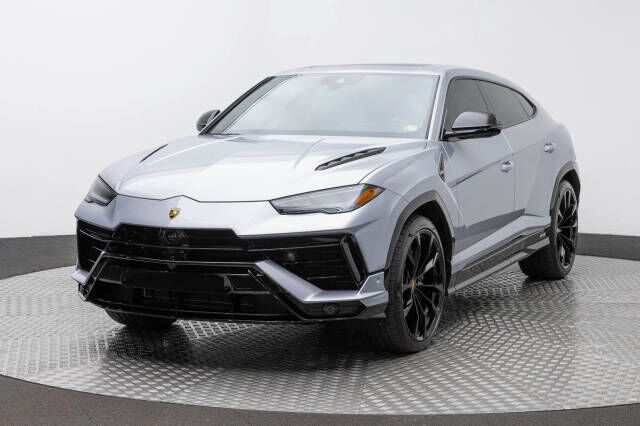 2024 LAMBORGHINI URUS