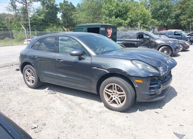 2020 PORSCHE Macan