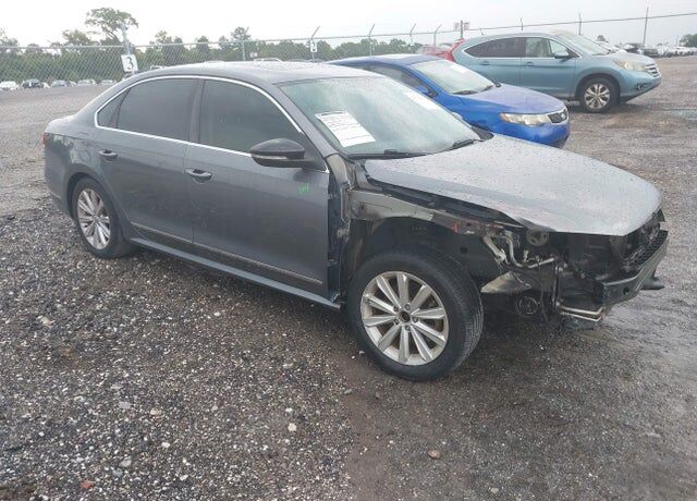 2013 VOLKSWAGEN Passat