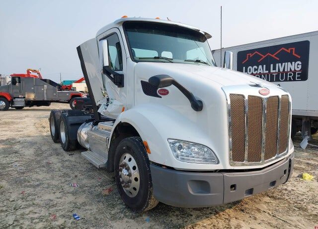 2017 PETERBILT 579