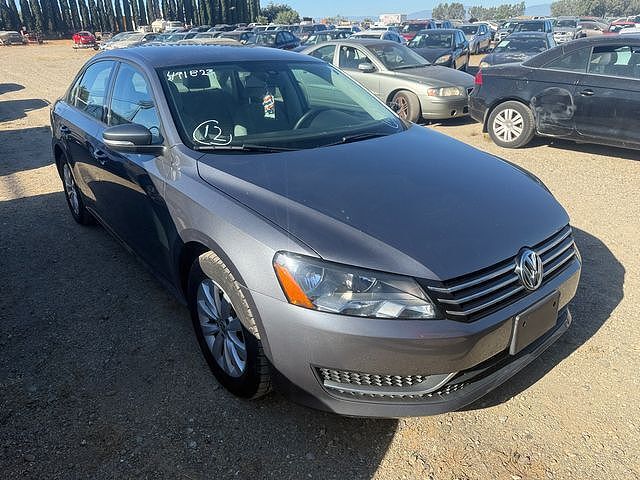 2013 VOLKSWAGEN Passat