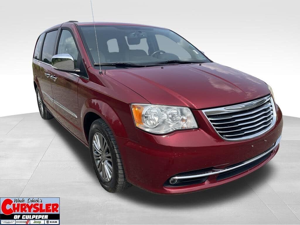 2014 CHRYSLER Town and Country
