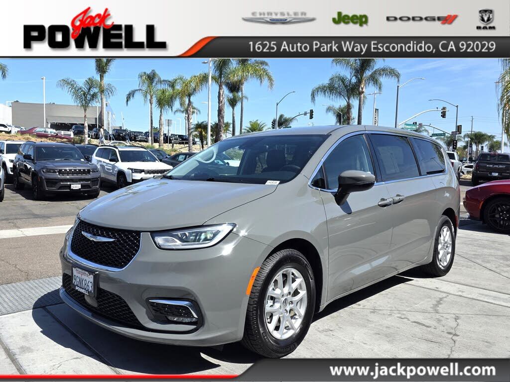 2023 CHRYSLER Pacifica