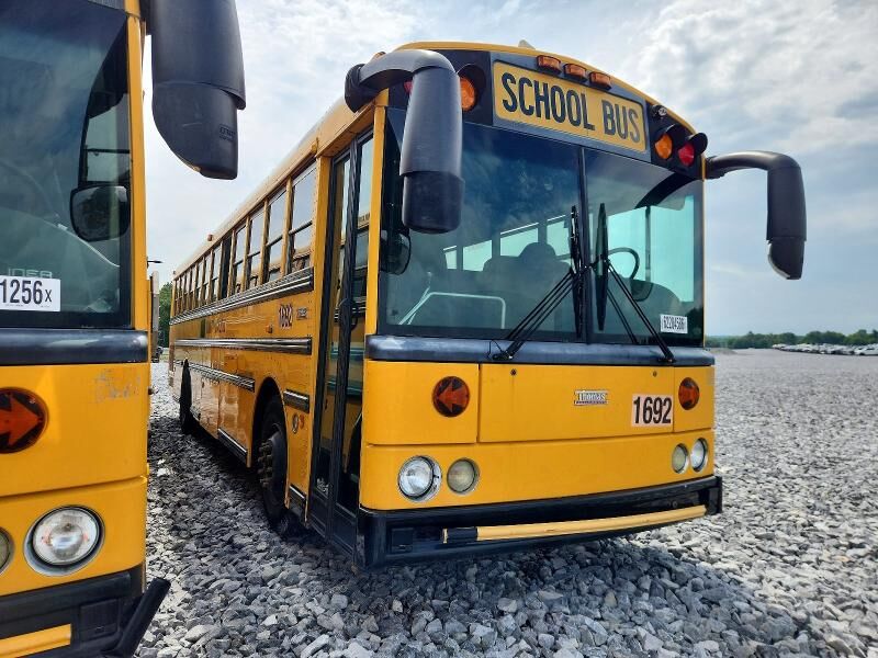 2004 THOMAS BUILT HDX