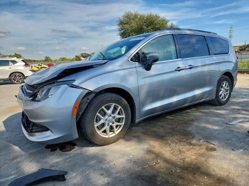 2020 CHRYSLER Voyager