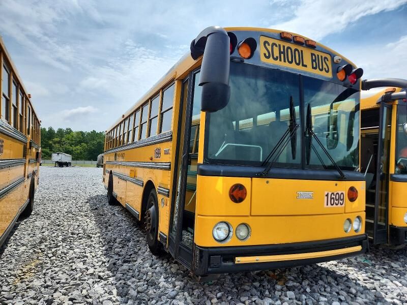 2004 THOMAS BUILT HDX