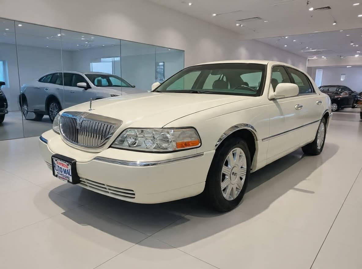 2005 LINCOLN Town Car