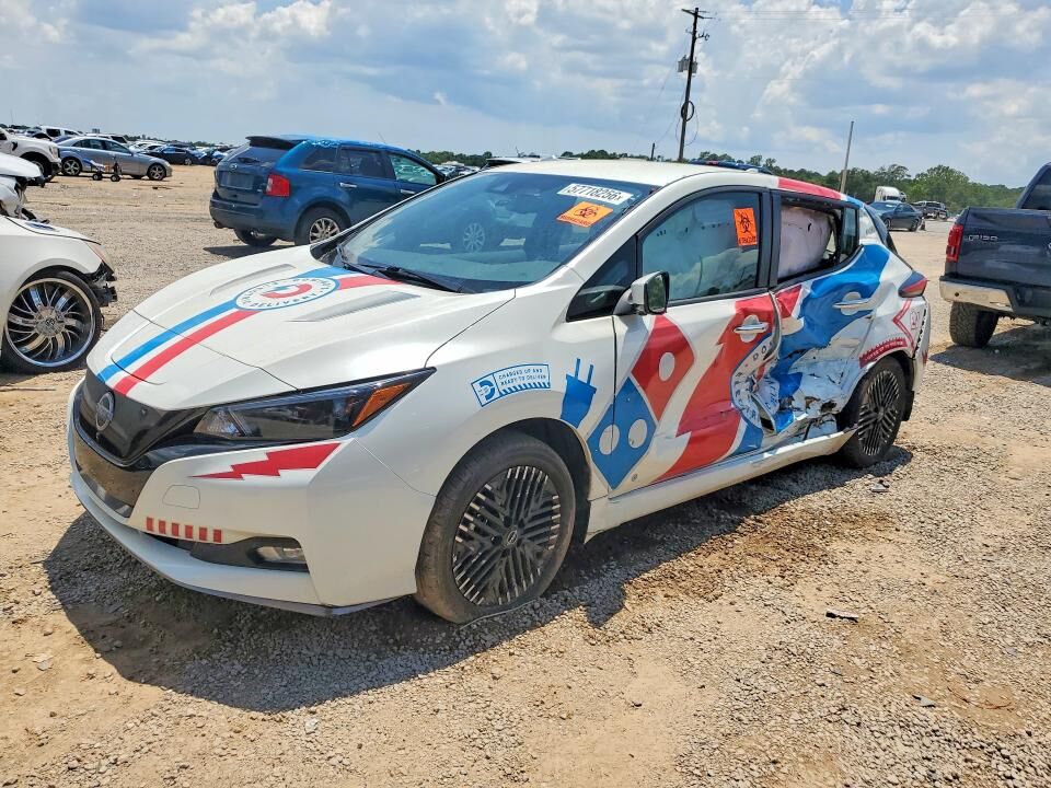 2025 NISSAN Leaf