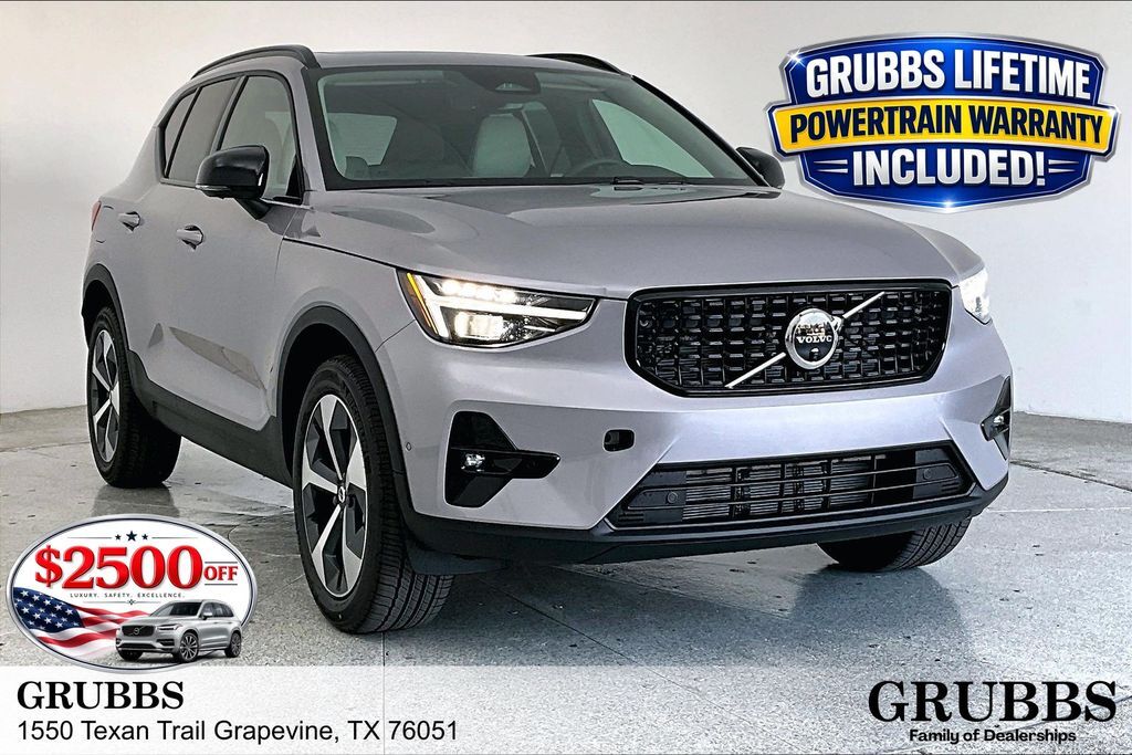 2026 VOLVO XC40