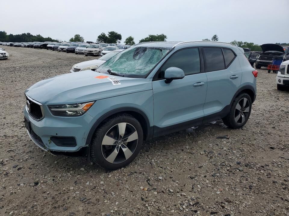 2019 VOLVO XC40