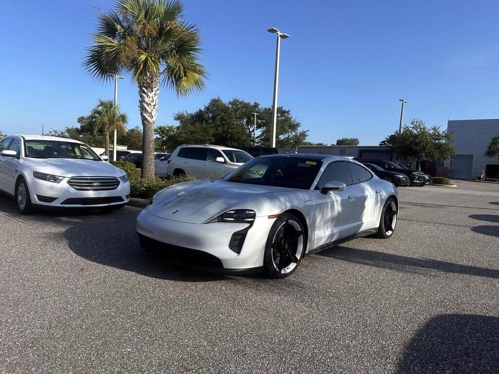 2024 PORSCHE Taycan