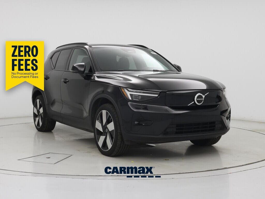 2023 VOLVO XC40