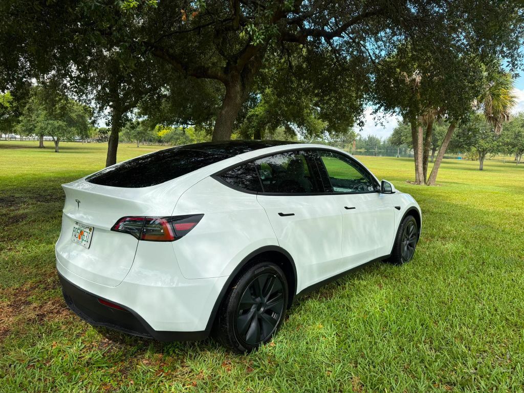 2025 TESLA Model Y