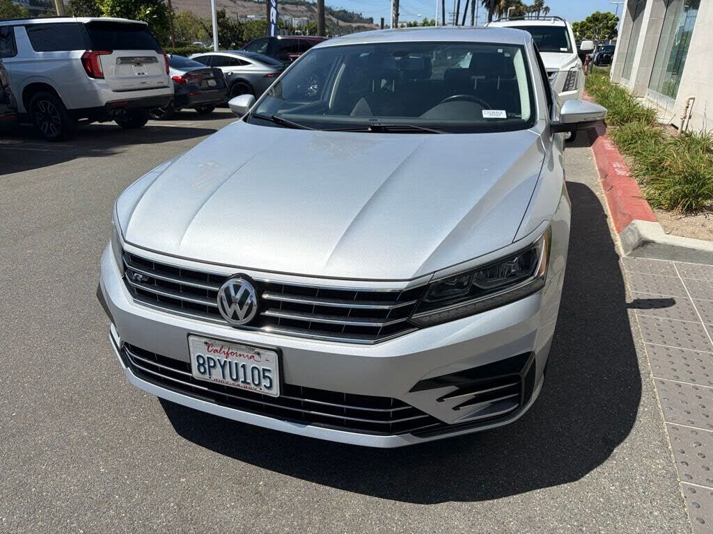 2017 VOLKSWAGEN Passat