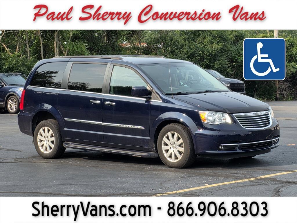 2015 CHRYSLER Town and Country