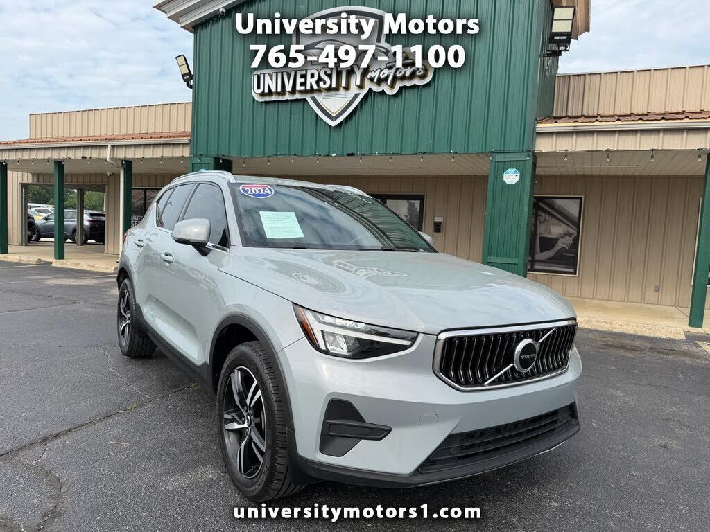 2024 VOLVO XC40