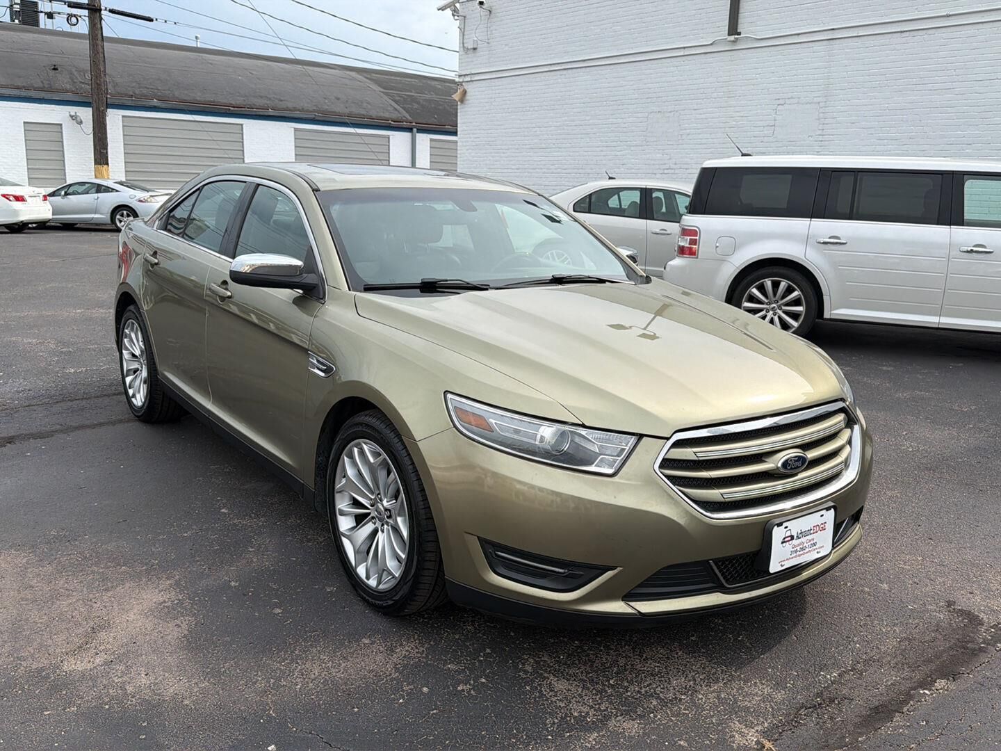2013 FORD Taurus
