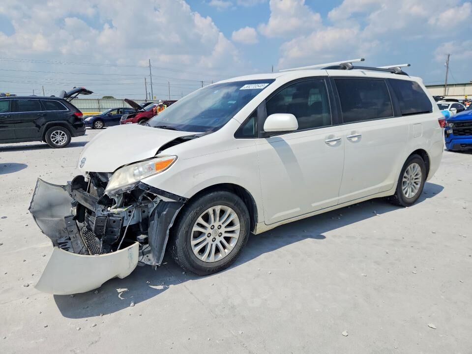 2017 TOYOTA Sienna