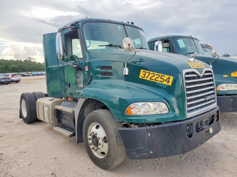 2018 MACK CXU