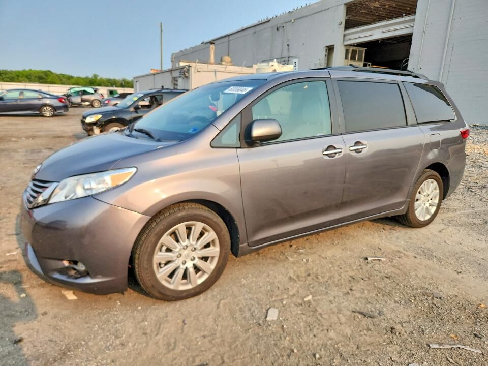 2016 TOYOTA Sienna
