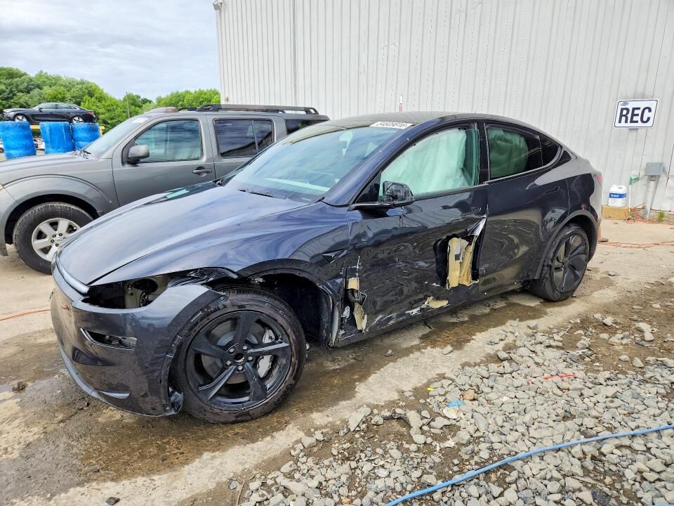 2026 TESLA Model Y