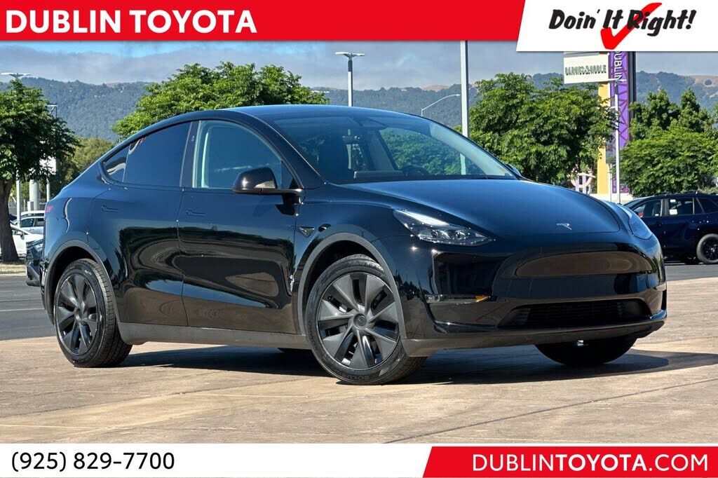 2025 TESLA Model Y
