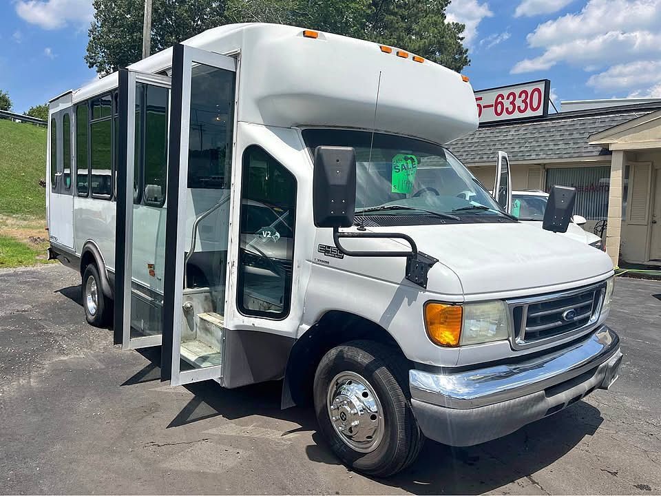 2005 FORD E-450