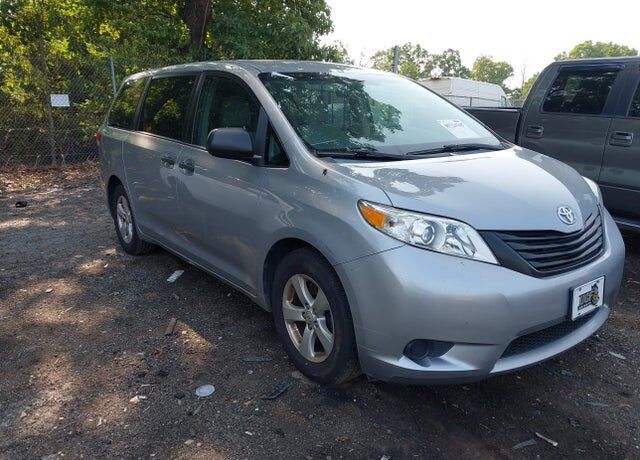 2012 TOYOTA Sienna