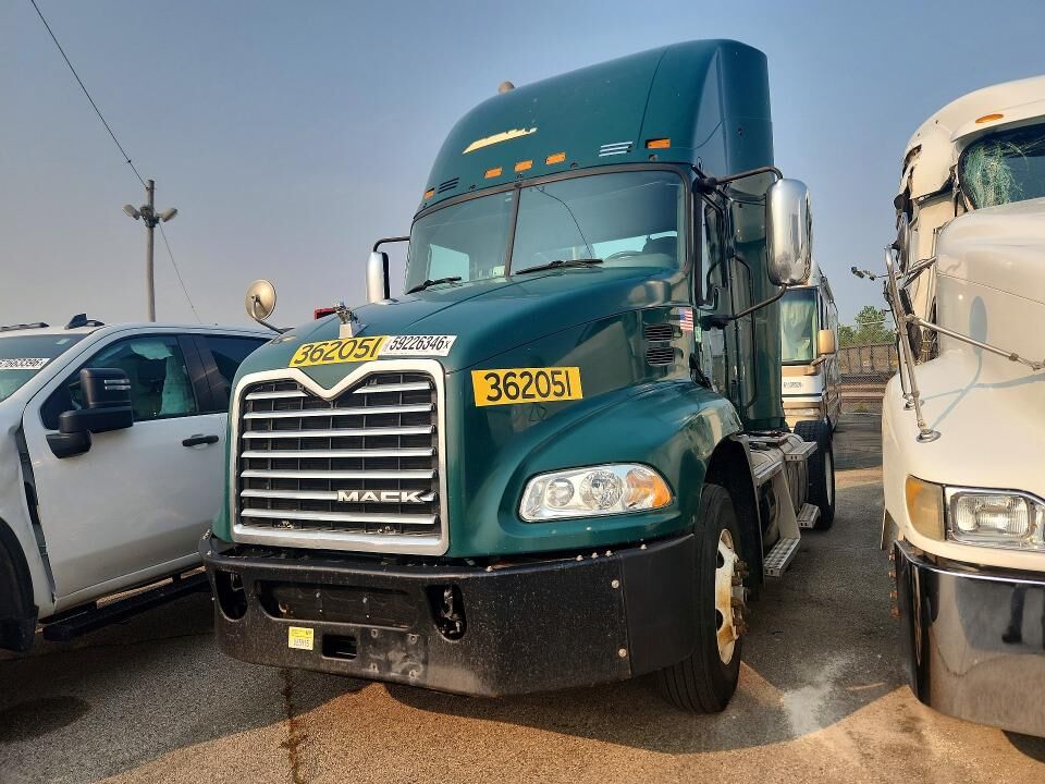 2017 MACK CXU