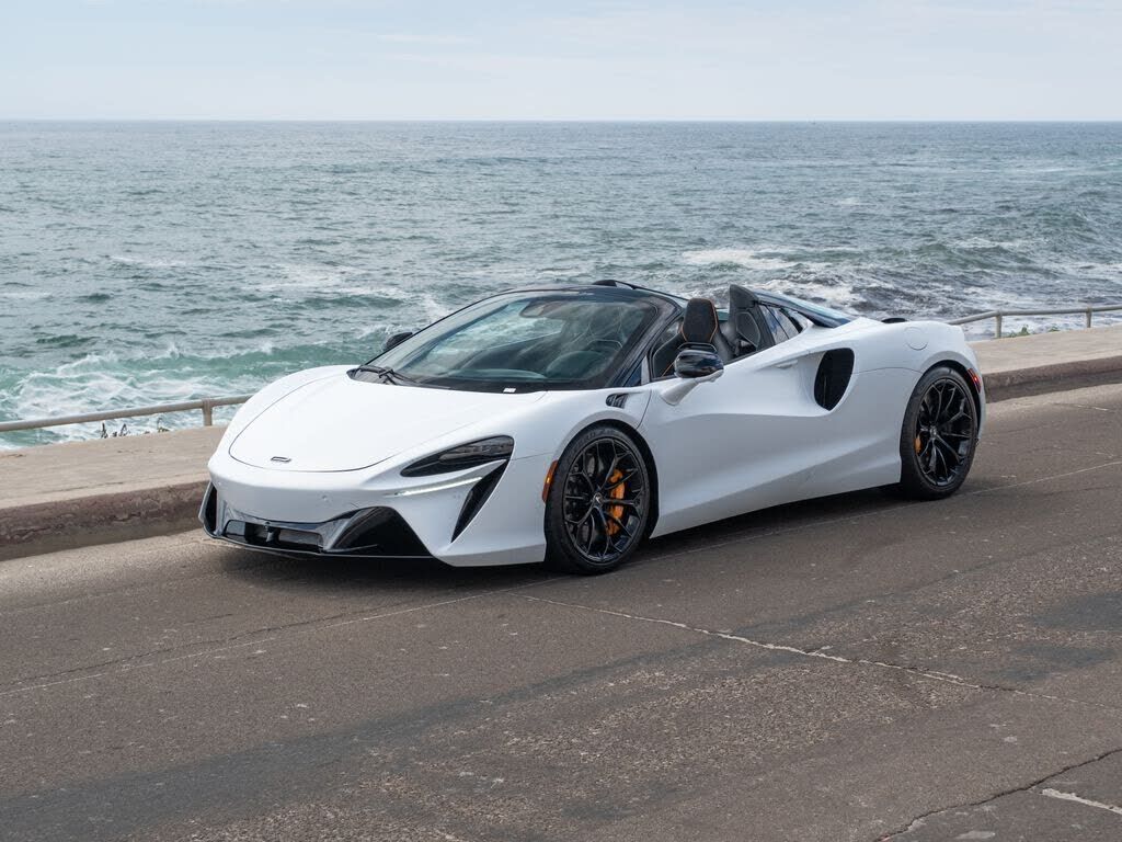 2025 MCLAREN ARTURA