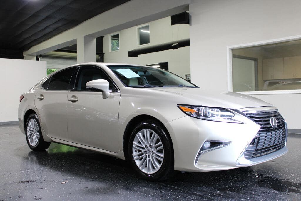 2016 LEXUS ES