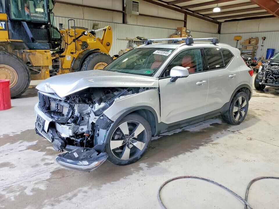 2019 VOLVO XC40