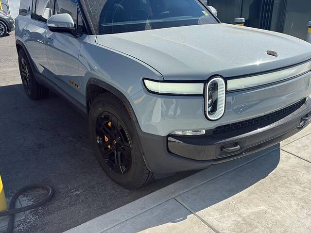 2022 RIVIAN R1S